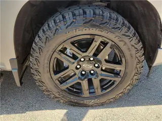 Chevrolet Silverado 1500 2023 4x4 Custom cabina de tripulación 4 puertas 5.8 pies de caja