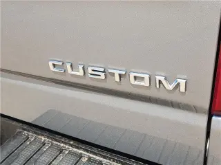 Chevrolet Silverado 1500 2023 4x4 Custom cabina de tripulación 4 puertas 5.8 pies de caja