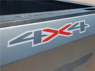 Chevrolet Silverado 1500 2023 4x4 Custom cabina de tripulación 4 puertas 5.8 pies de caja