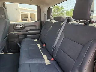 Chevrolet Silverado 1500 2023 4x4 Custom cabina de tripulación 4 puertas 5.8 pies de caja