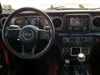 Jeep Wrangler Unlimited 2018 4x4 Sport 4p SUV (lanciamiento de mitad de año)