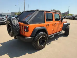 Jeep Wrangler Unlimited 2018 4x4 Sport 4p SUV (lanciamiento de mitad de año)