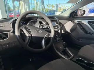 Hyundai ELANTRA 2016 SE 4dr Sedan 6M (US)