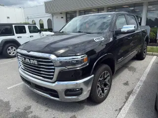 Ram 1500 2025 4x4 Laramie 4dr Crew Cab 5.6 ft. SB Camioneta