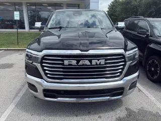 Ram 1500 2025 4x4 Laramie 4dr Crew Cab 5.6 ft. SB Camioneta