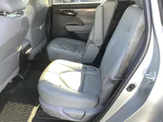 Toyota Highlander 2022 AWD Platinum SUV 4p.