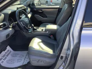 Toyota Highlander 2022 AWD Platinum SUV 4p.