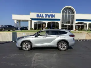 Toyota Highlander 2022 AWD Platinum SUV 4p.