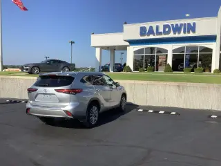 Toyota Highlander 2022 AWD Platinum SUV 4p.