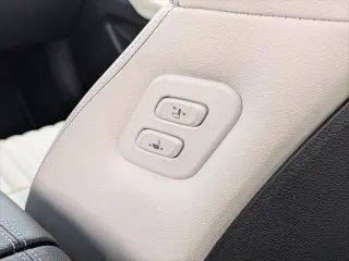 Genesis G70 2025 3.3T Sport Advanced 4dr Sedán