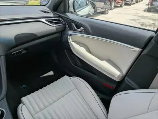 Genesis G70 2025 3.3T Sport Advanced 4dr Sedán