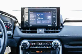 Toyota RAV4 Híbrido 2020 AWD LE SUV de 4 puertas