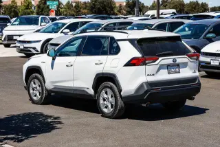 Toyota RAV4 Híbrido 2020 AWD LE SUV de 4 puertas