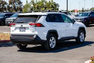 Toyota RAV4 Híbrido 2020 AWD LE SUV de 4 puertas