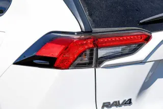Toyota RAV4 Híbrido 2020 AWD LE SUV de 4 puertas