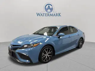 Toyota Camry 2023 SE Sedán 4 puertas
