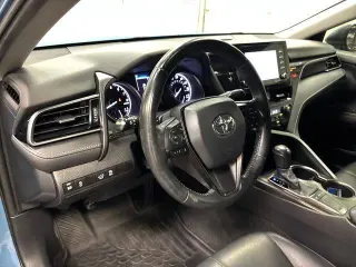 Toyota Camry 2023 SE Sedán 4 puertas