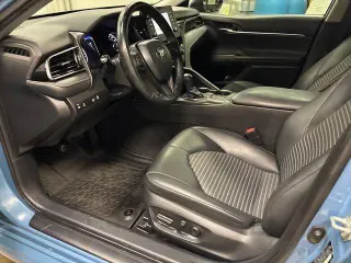 Toyota Camry 2023 SE Sedán 4 puertas