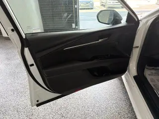 Toyota Camry 2025 SE Sedán 4 puertas