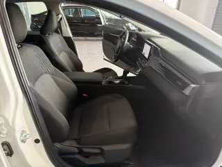 Toyota Camry 2025 SE Sedán 4 puertas