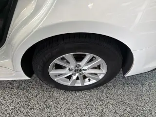 Toyota Camry 2025 SE Sedán 4 puertas