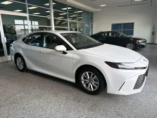 Toyota Camry 2025 SE Sedán 4 puertas