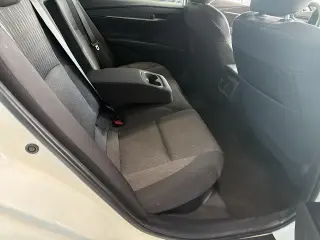 Toyota Camry 2025 SE Sedán 4 puertas