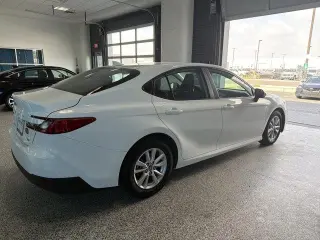 Toyota Camry 2025 SE Sedán 4 puertas