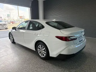 Toyota Camry 2025 SE Sedán 4 puertas