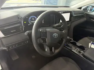 Toyota Camry 2025 SE Sedán 4 puertas