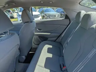 Hyundai ELANTRA 2023 SEL sedán de 4 puertas SULEV