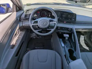 Hyundai ELANTRA 2023 SEL sedán de 4 puertas SULEV