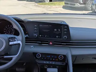 Hyundai ELANTRA 2023 SEL sedán de 4 puertas SULEV
