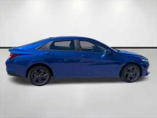 Hyundai ELANTRA 2023 SEL sedán de 4 puertas SULEV