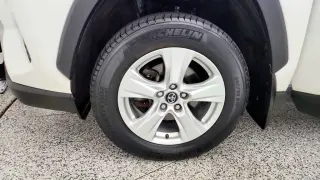 Toyota RAV4 2021 AWD XLE 4dr SUV