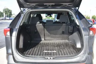 Toyota RAV4 2020 LE 4x4 SUV