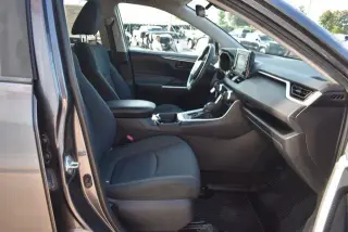 Toyota RAV4 2020 LE 4x4 SUV