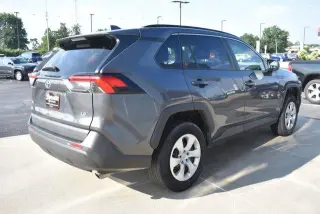 Toyota RAV4 2020 LE 4x4 SUV