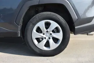 Toyota RAV4 2020 LE 4x4 SUV