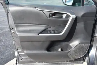 Toyota RAV4 2020 LE 4x4 SUV