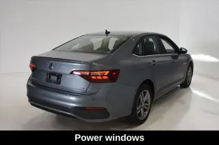 Volkswagen Jetta 2024 SE 4dr Sedán