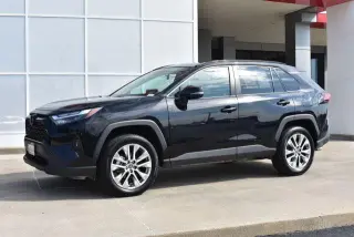 Toyota RAV4 2024 AWD XLE Premium 4dr SUV