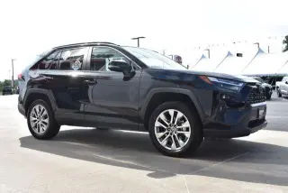 Toyota RAV4 2024 AWD XLE Premium 4dr SUV