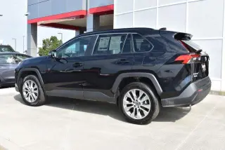 Toyota RAV4 2024 AWD XLE Premium 4dr SUV