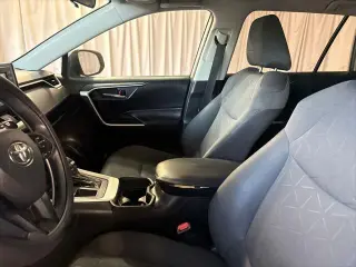 Toyota RAV4 2020 XLE 4dr SUV