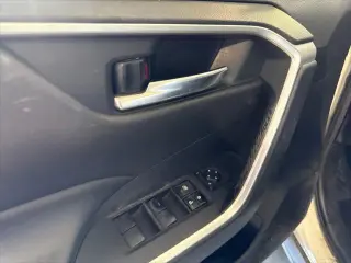 Toyota RAV4 2019 4x4 XLE 4p SUV