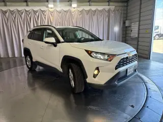 Toyota RAV4 2019 4x4 XLE 4p SUV