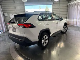 Toyota RAV4 2019 4x4 XLE 4p SUV