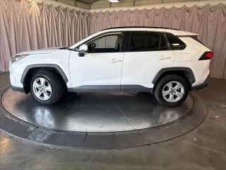 Toyota RAV4 2019 4x4 XLE 4p SUV