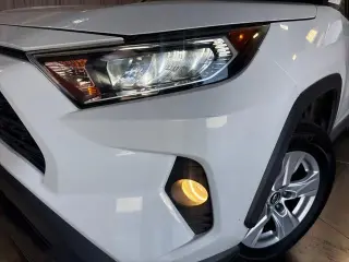 Toyota RAV4 2019 4x4 XLE 4p SUV